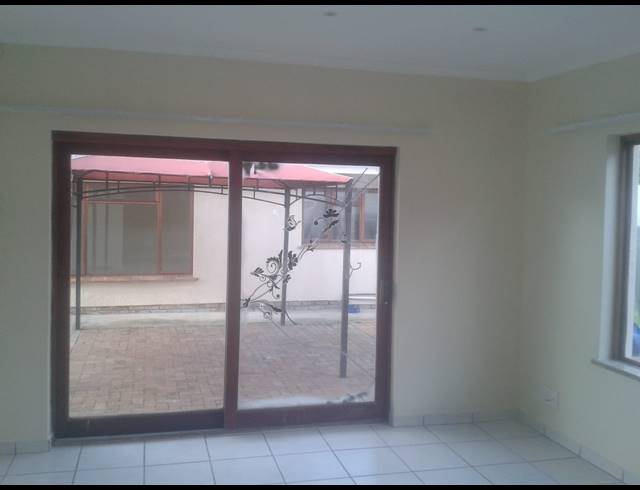 3 BEDROOM FREESTANDING TO LET IN STRAND CENTRAL